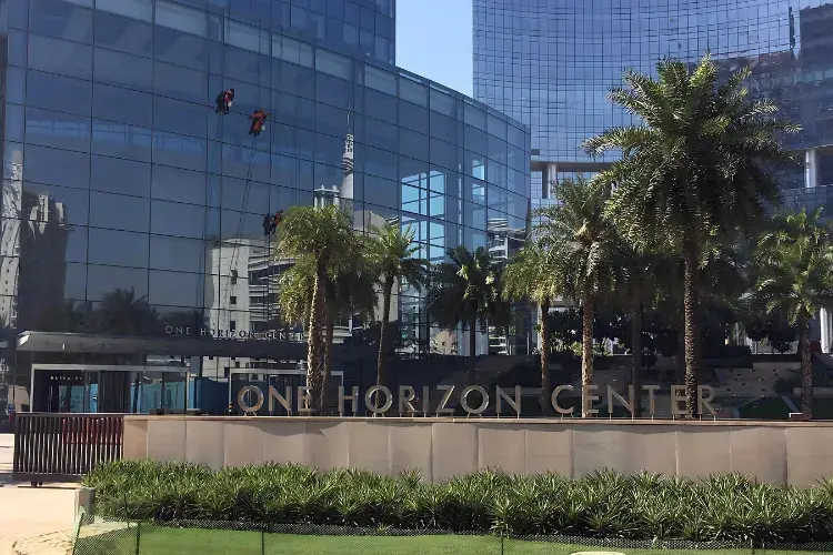dlf-horizon-center-exterior-facade-cleaning